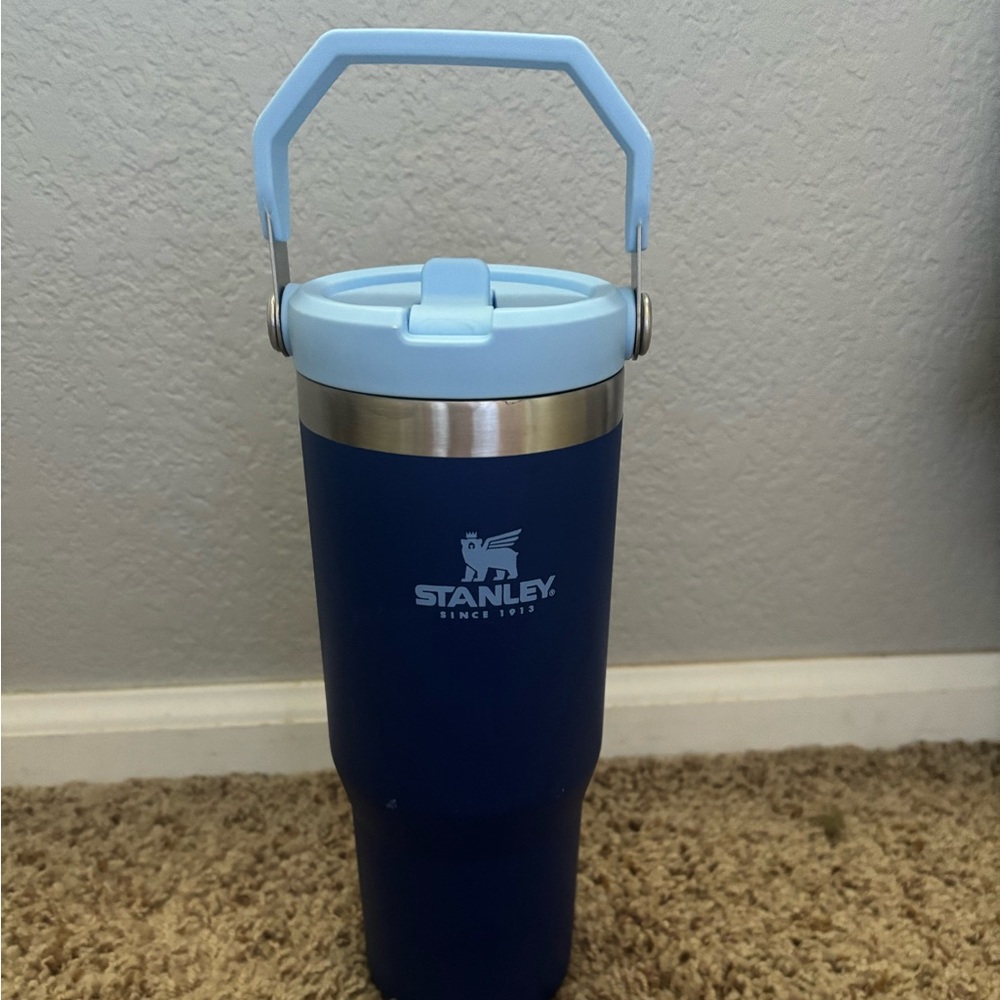 Stanley ice flow 30 oz dark & light blue